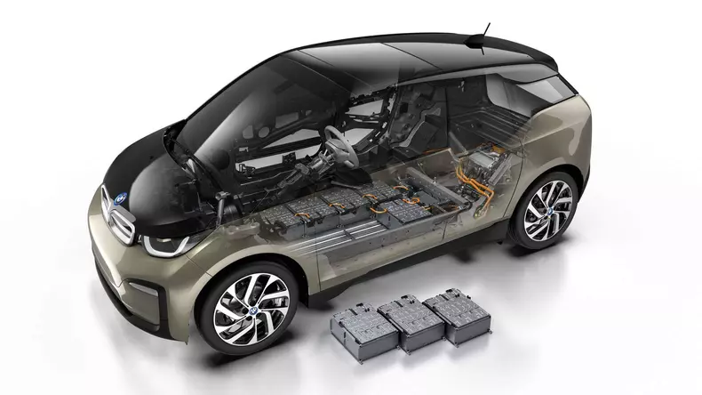 BMW i30 primeste o baterie mai mare 10