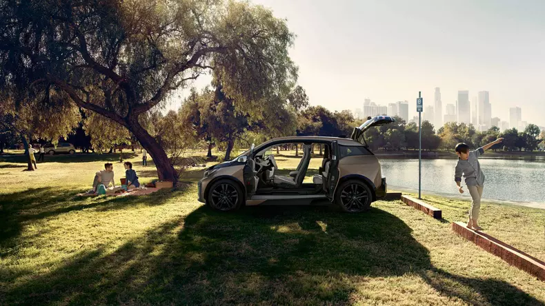 BMW i30 primeste o baterie mai mare 13