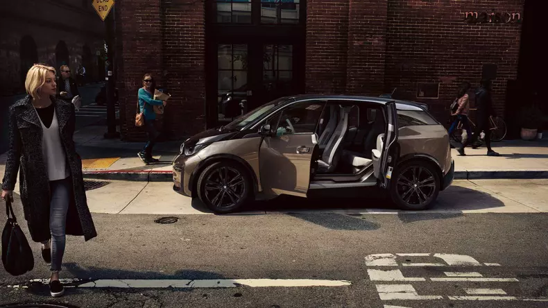 BMW i30 primeste o baterie mai mare 18