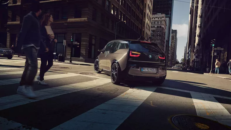 BMW i30 primeste o baterie mai mare 20