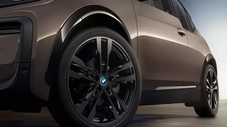 BMW i30 primeste o baterie mai mare 25