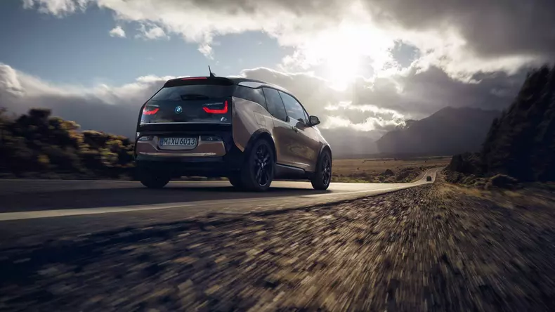 BMW i30 primeste o baterie mai mare 35