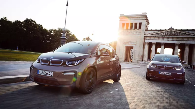 BMW i30 primeste o baterie mai mare 39