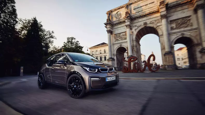 BMW i30 primeste o baterie mai mare 41