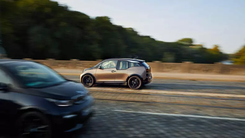 BMW i30 primeste o baterie mai mare 42