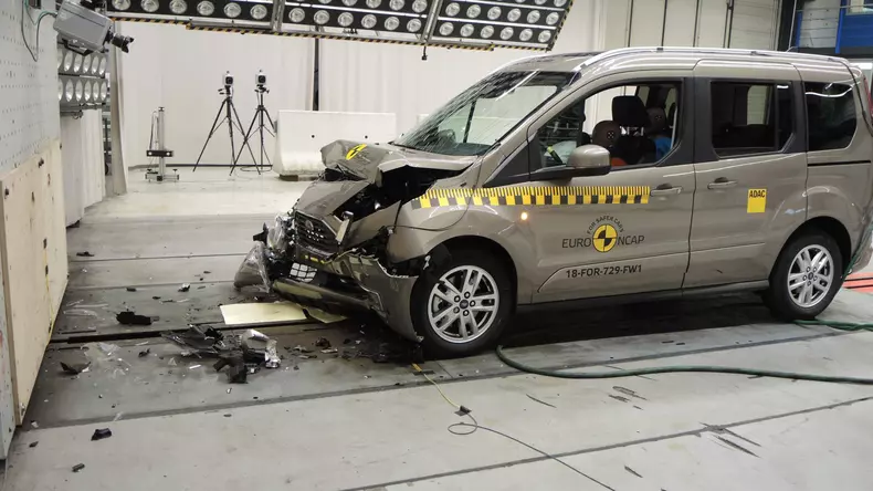 Ford Tourneo Connect 2018 crashtest EuroNCAP04