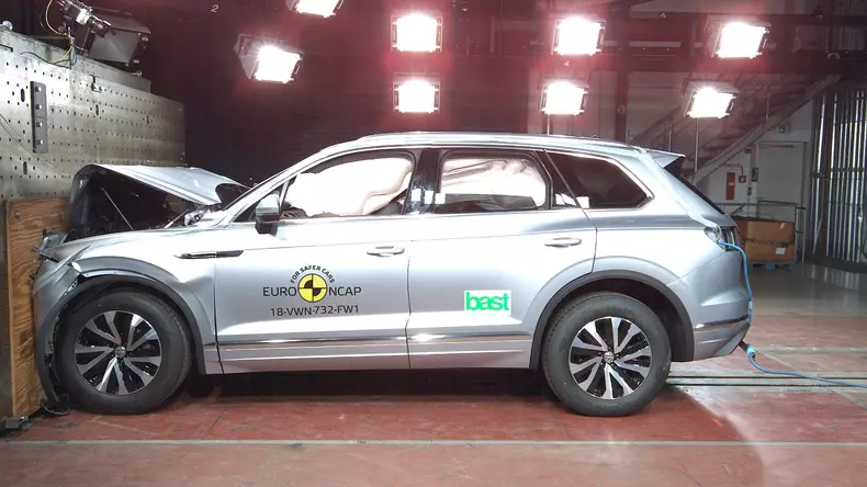 Volkswagen Touareg 2018 crashtest EuroNCAP02