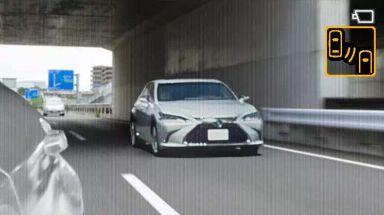 ce vezi fără oglinzi laterale