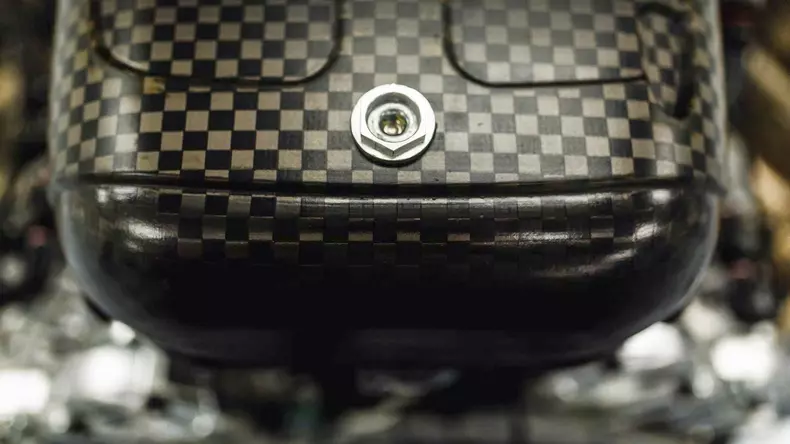 Motor Aston Martin Valkyrie 15