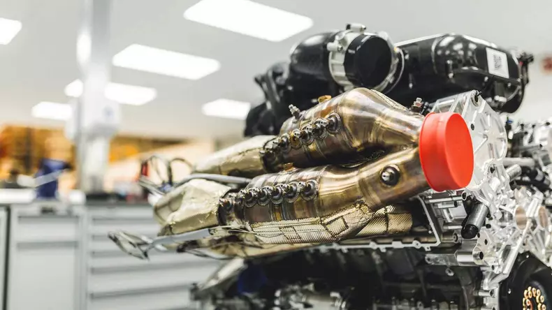 Motor Aston Martin Valkyrie 16