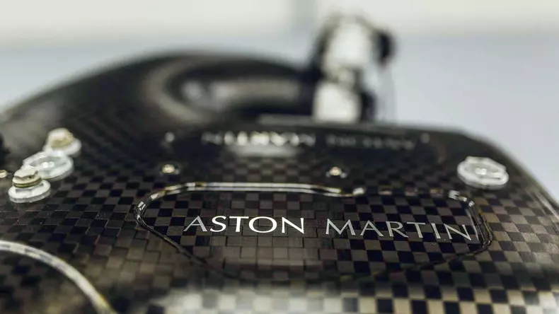 Motor Aston Martin Valkyrie 2