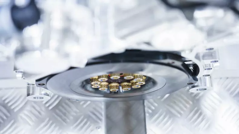 aston-martin-valkyrie-s-cosworth-v12-engine (12)