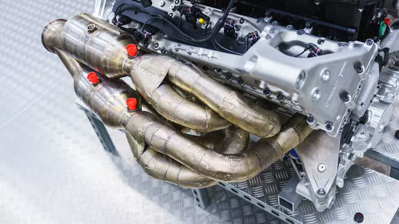 aston-martin-valkyrie-s-cosworth-v12-engine (16)