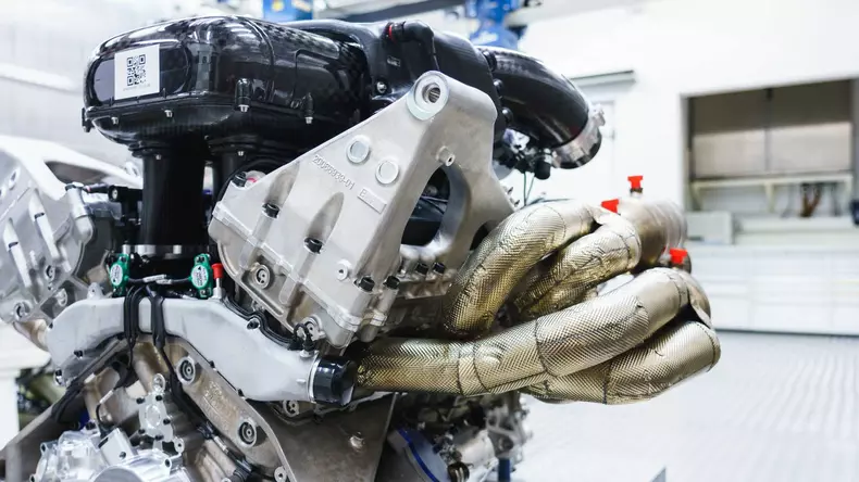 aston-martin-valkyrie-s-cosworth-v12-engine (3)