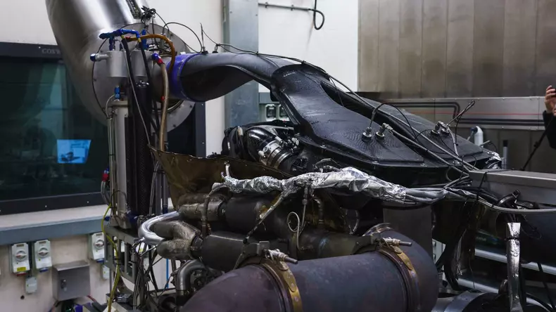 aston-martin-valkyrie-s-cosworth-v12-engine (6)