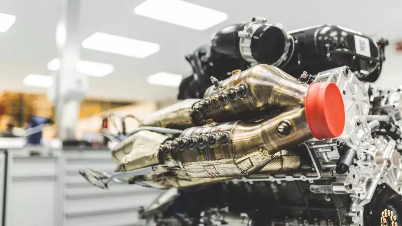 aston-martin-valkyrie-s-cosworth-v12-engine