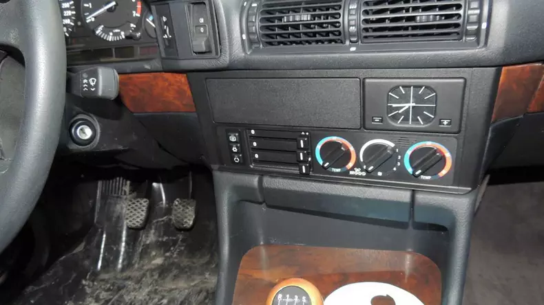 BMW Seria 5 E34 Bulgaria 5