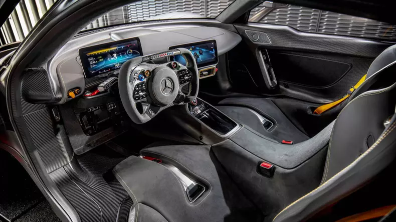 Cine cumpără Mercedes-AMG One primește un mulaj după propriile mâini