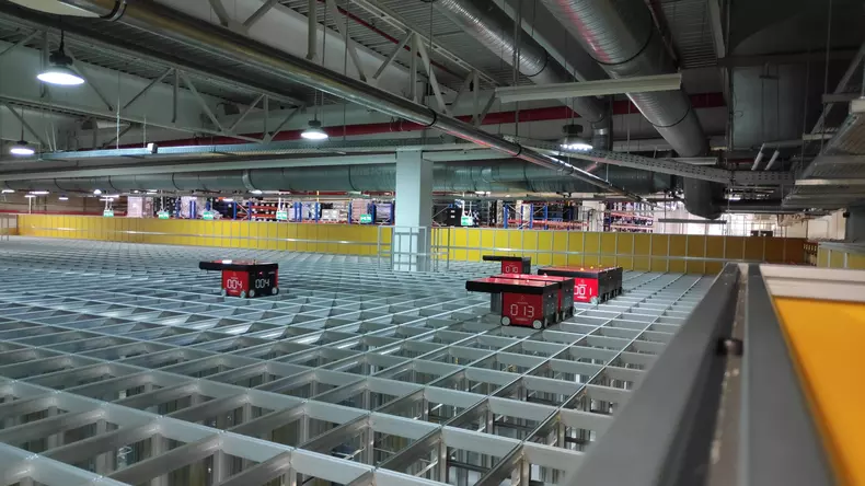 Roboti depozit automatizat Continental Timisoara