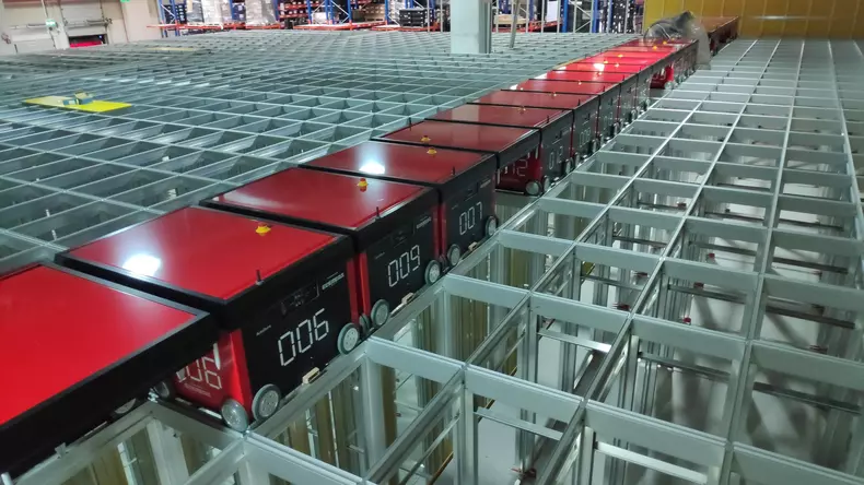 Roboti depozitare fabrica de componente electronice Continental Timisoara