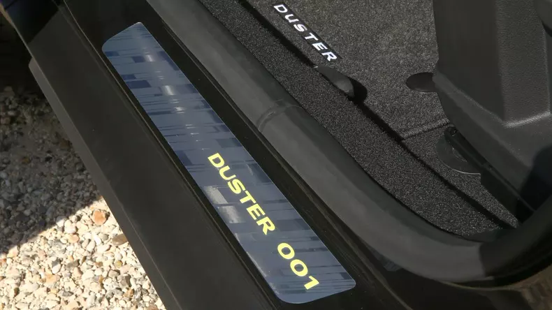 Dacia Duster Black 002