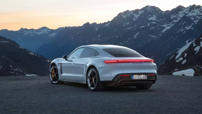 Porsche Taycan oficial7