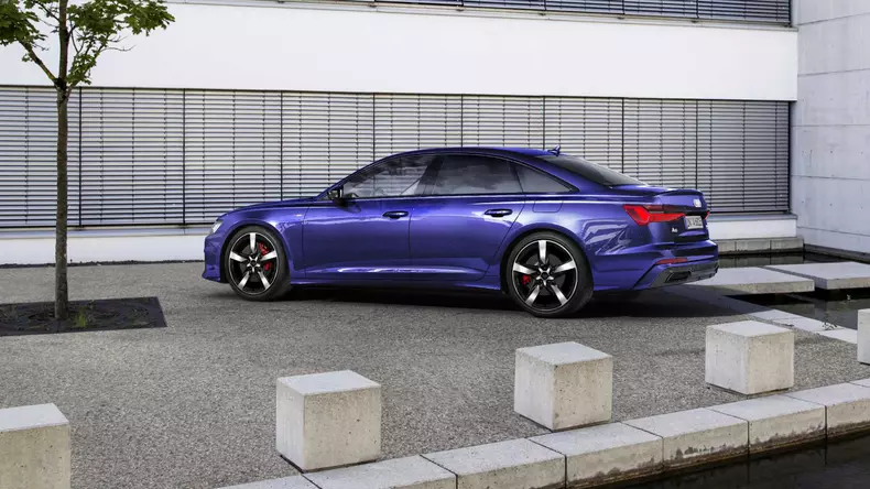 Electrifying full-size sedan:  the Audi A6 55 TFSI e quattro