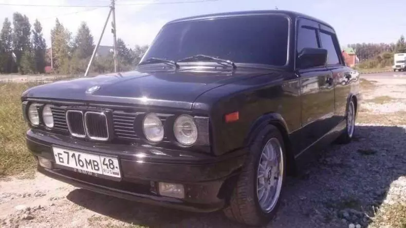 fake-bmw-e30-is-actually-a-lada-has-bmw-steering-wheel-138448_1