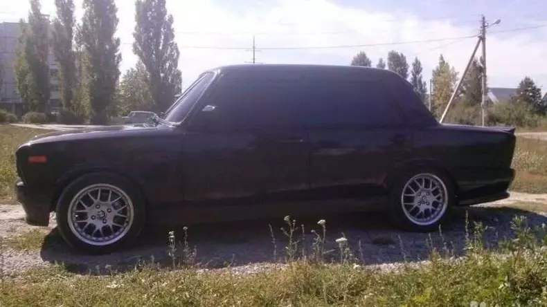 fake-bmw-e30-is-actually-a-lada-has-bmw-steering-wheel_2