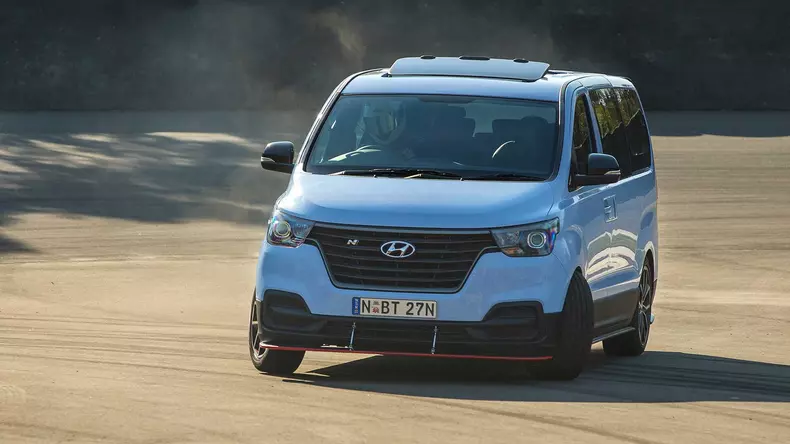hyundai-imax-n-drift-bus (6)