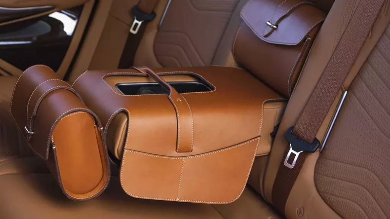 aston-martin-dbx-suv (18)