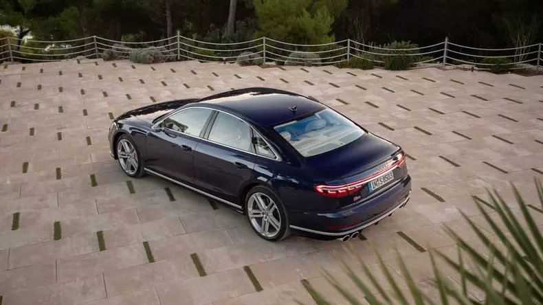 Audi S8