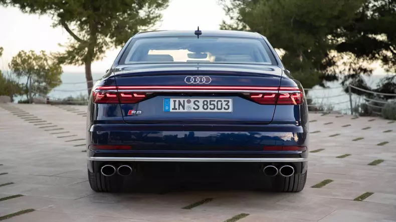 Audi S8