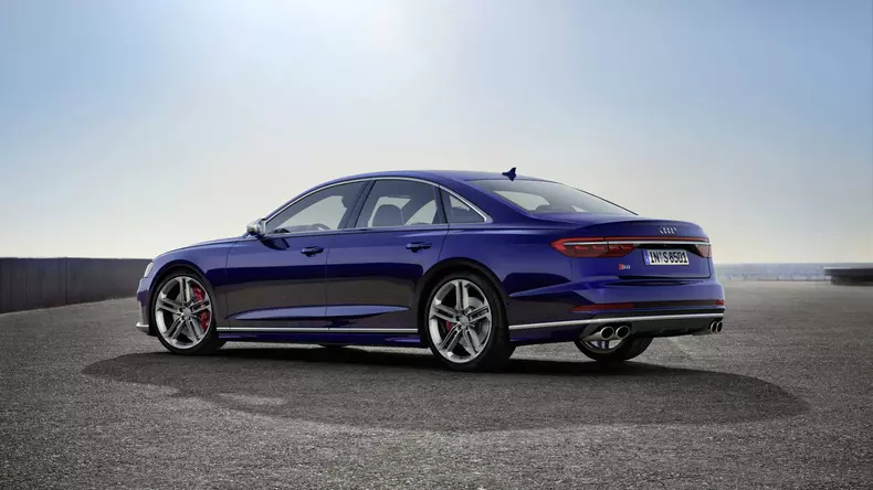 Audi S8