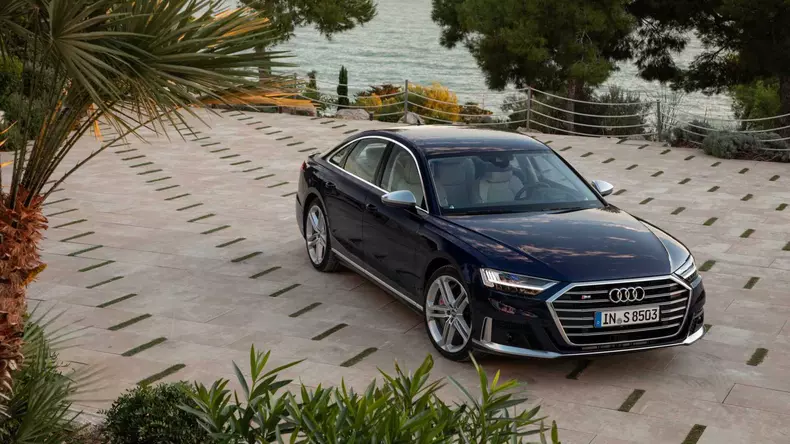 Audi S8