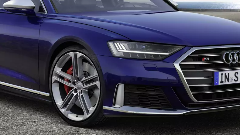 Audi S8