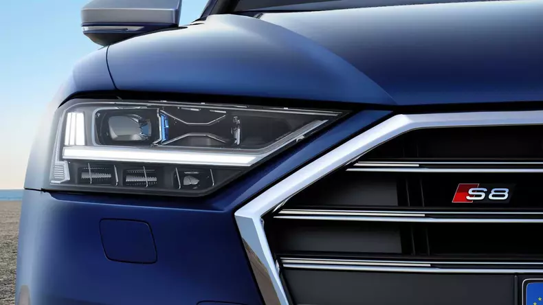 Audi S8