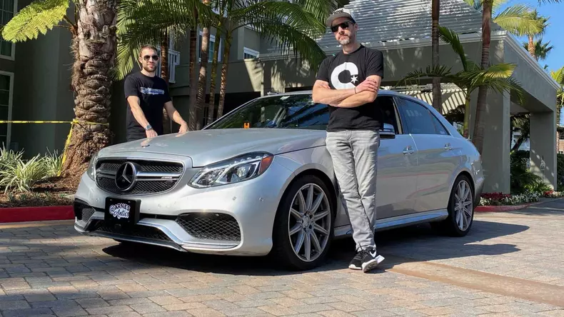 yates-gurney-pose-1575320319