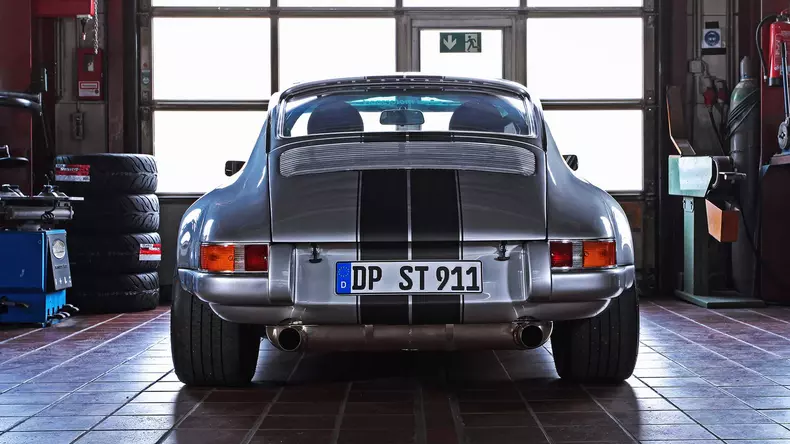 Porsche 911 DP Motorsport 02