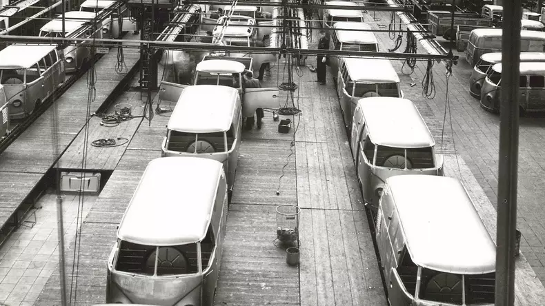 VW Transporter 70 yrs 02