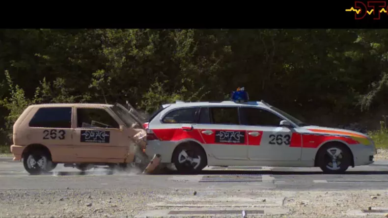 Fiat Uno vs BMW Seria 5 crash test