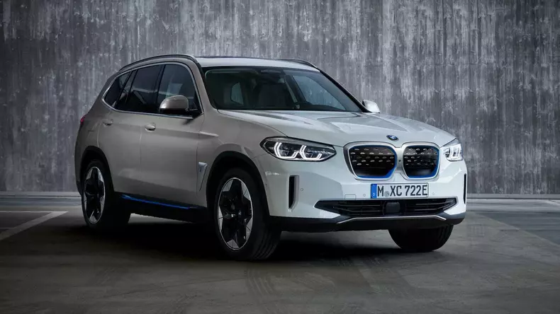 Noul SUV electric BMW iX3 14