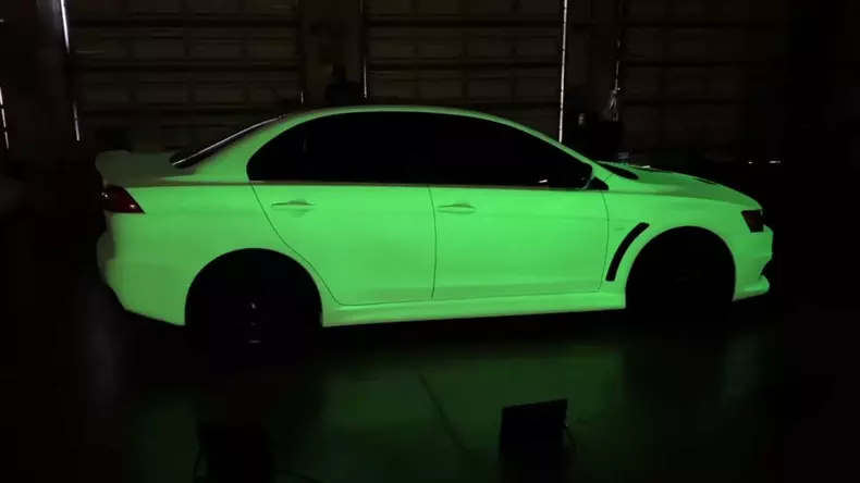 Mitsubishi Lancer Evo tuning vopsea luminoasa