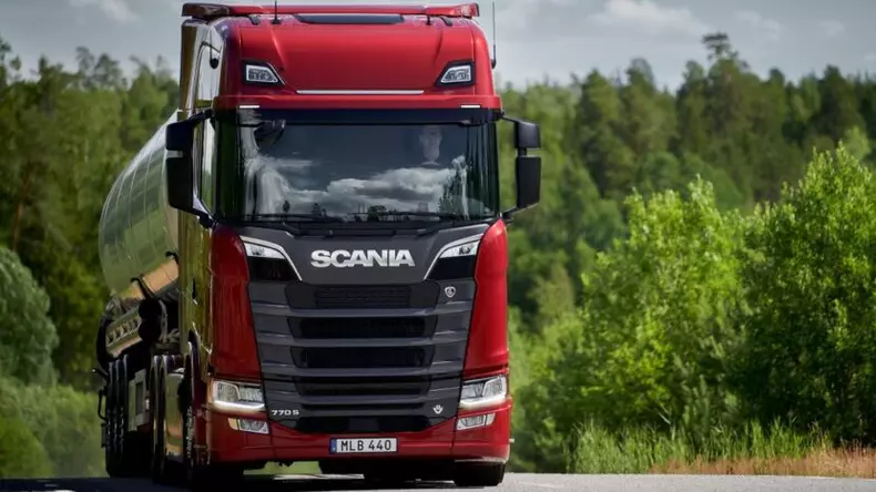 Scania a prezentat noua generație de motoare V8 de 16,4 litri și clienții pot alege o versiune a acestui motor de 770 CP.