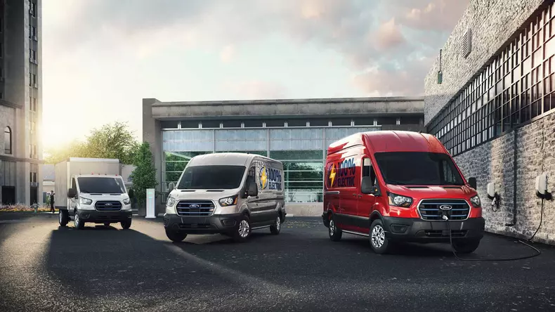 2022-ford-e-transit-van-family