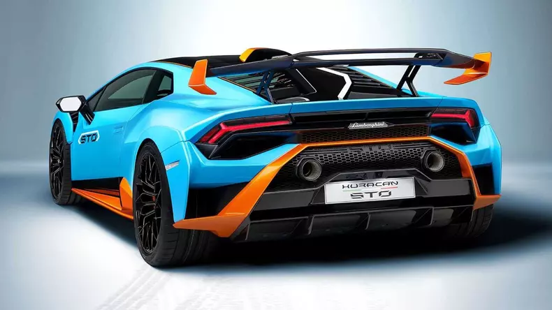 Lamborghini Huracan STO a debutat în România: cât costă și ce oferă?