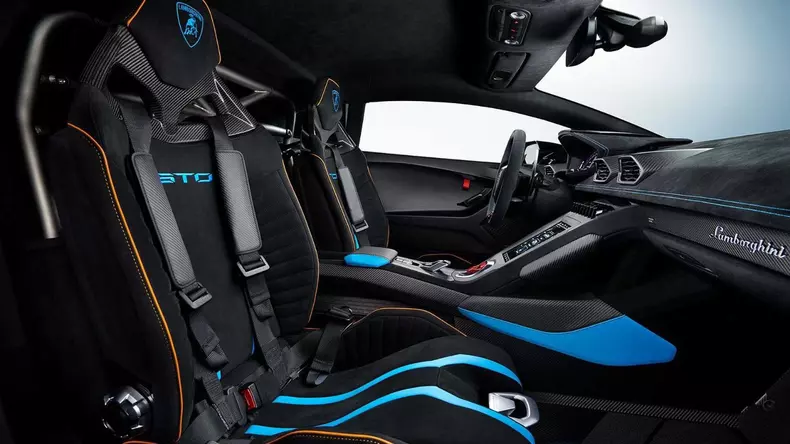 Lamborghini Huracan STO a debutat în România: cât costă și ce oferă?