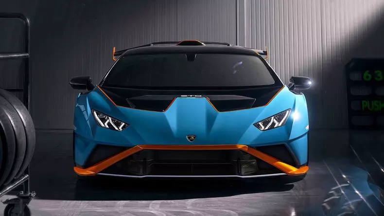 LamborLamborghini Huracan STO a debutat în România: cât costă și ce oferă?ghini Huracan STO debut Romania oficial V10 3