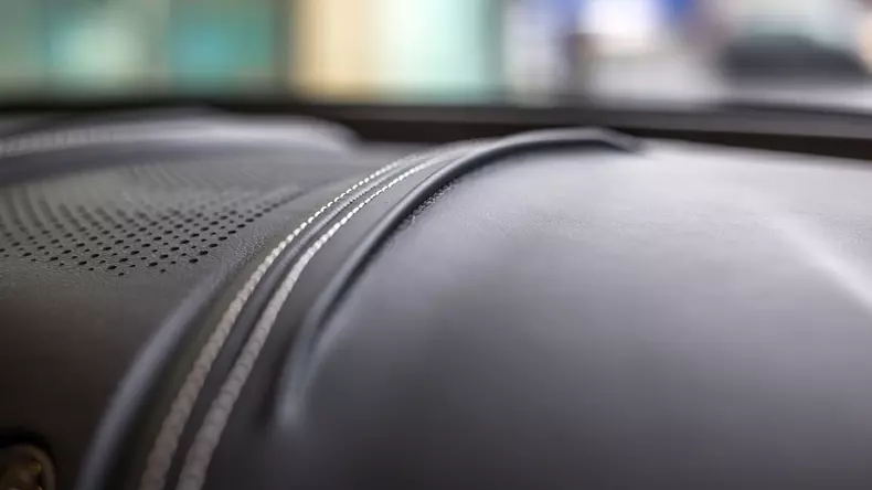 Aston Martin DBX 031