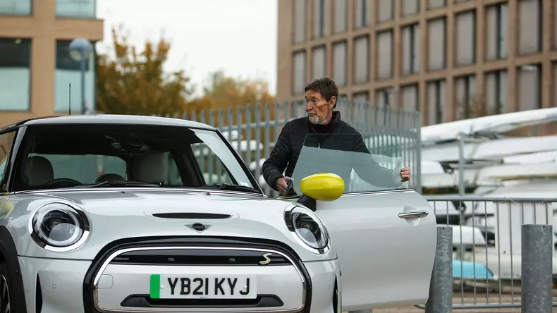 Mini Driving Home for Christmas 001